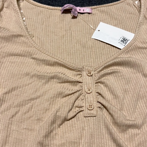 Tan tshirt size small - Picture 3 of 6